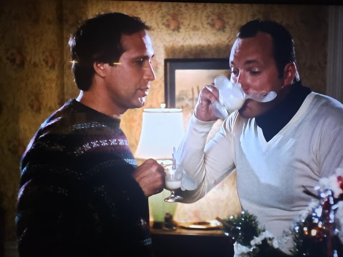 In National Lampoons Christmas Vacation (1989) the glasses Clarke and