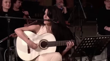 Elena Yerevan sings us the Mariachi song 