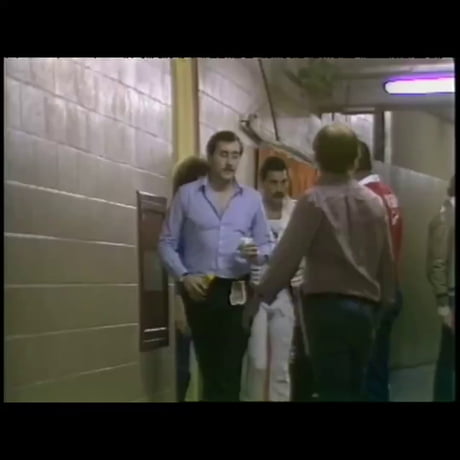 Spotting Michael Jackson casually walking right behind Queen backstage at The Forum, September 1982.