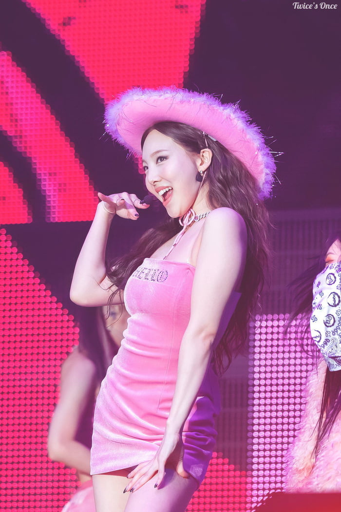 Photo : Nayeon supremacy