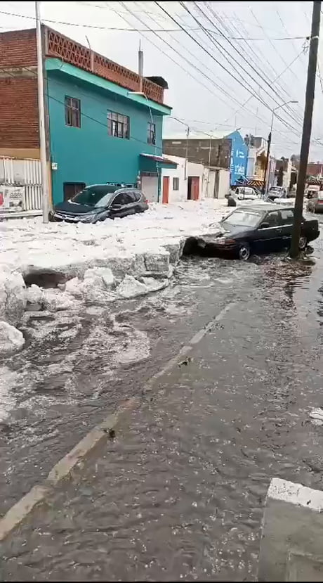 Today it randomly snowed in mexico (puebla)… in the summer… during a heatwave. It melted immediately and people’s homes are getting flooded