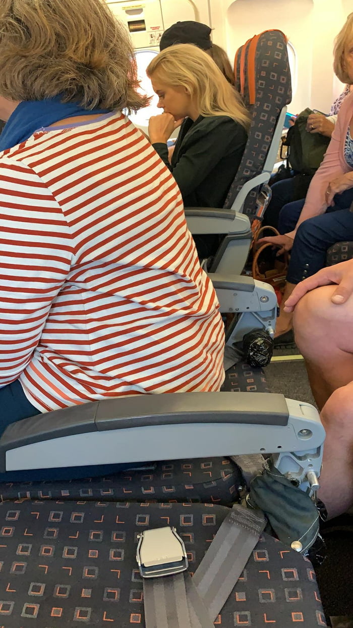EasyJet allowed a plane to take off with a backless seat, then asked OP to delete the tweet before word spread