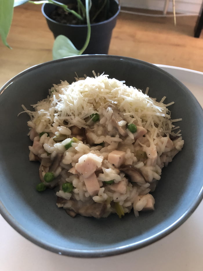 Chicken and mushroom risotto with peas, spring onions and alcoholfree