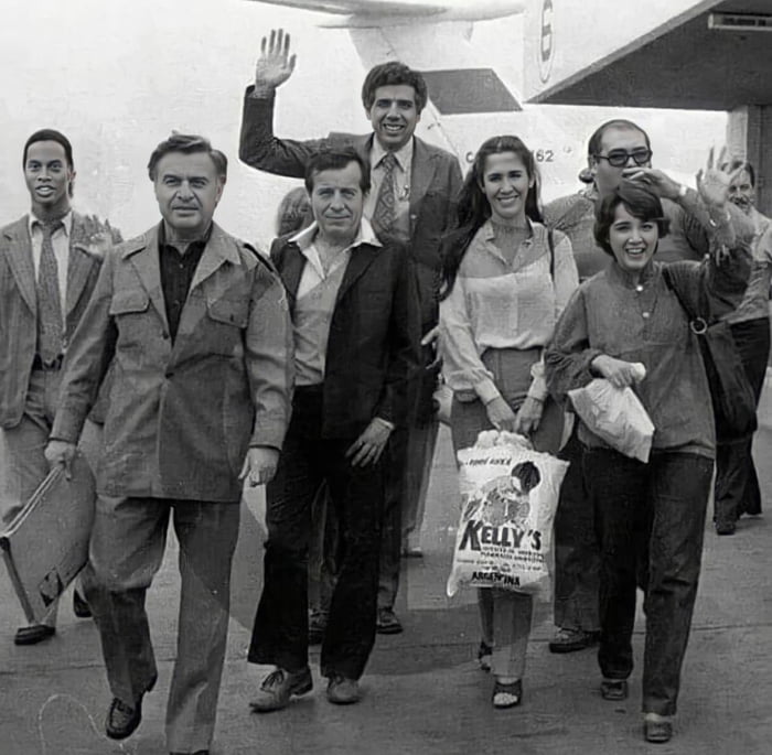 Do you recognize each one of this crew - 9GAG