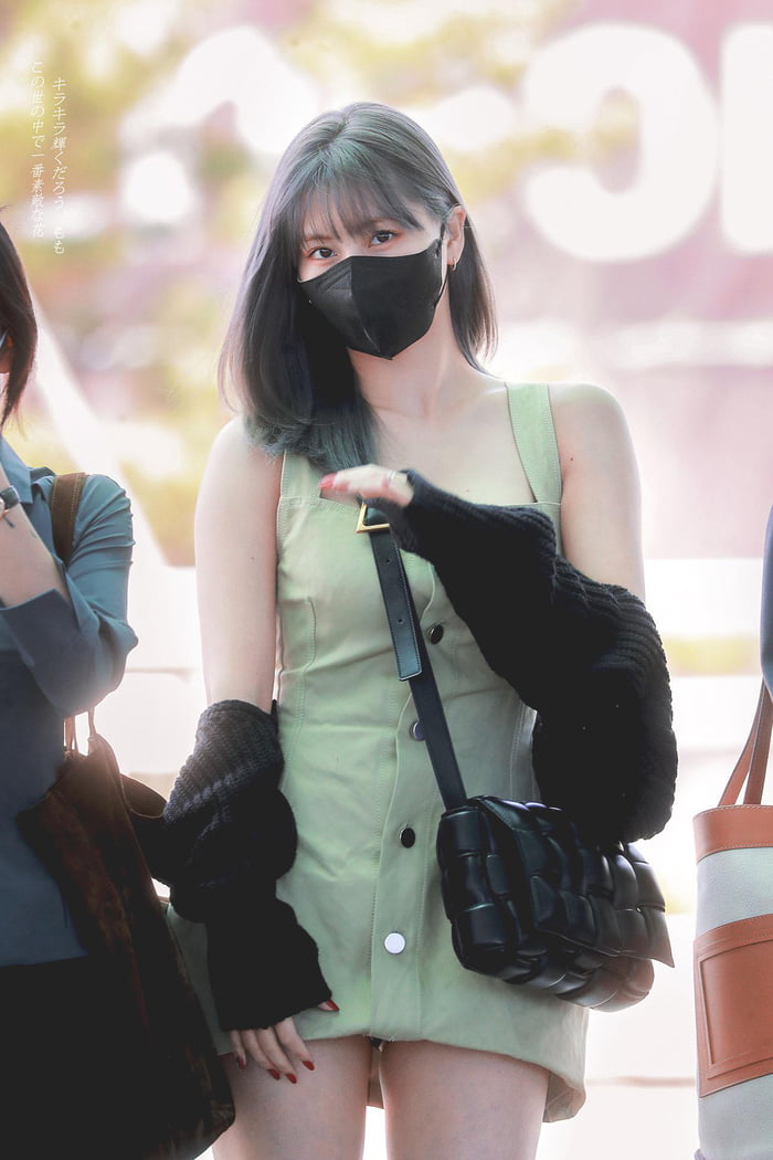Photo : Ringx3_ Twitter Update - Pretty Momo at the airport today