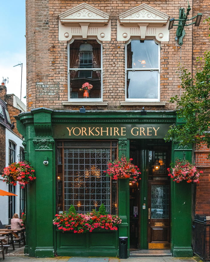 Corner pub adorned with flowers in Fitzrovia, City of Westminster ...