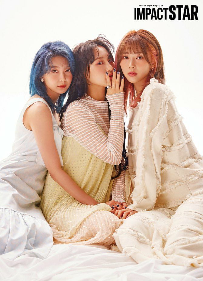 Photo : Dami, Siyeon and Yoohyeon