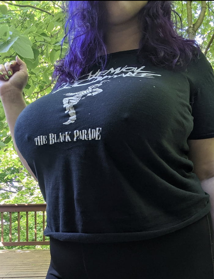 Too busty to hide under an emo tee (22F)