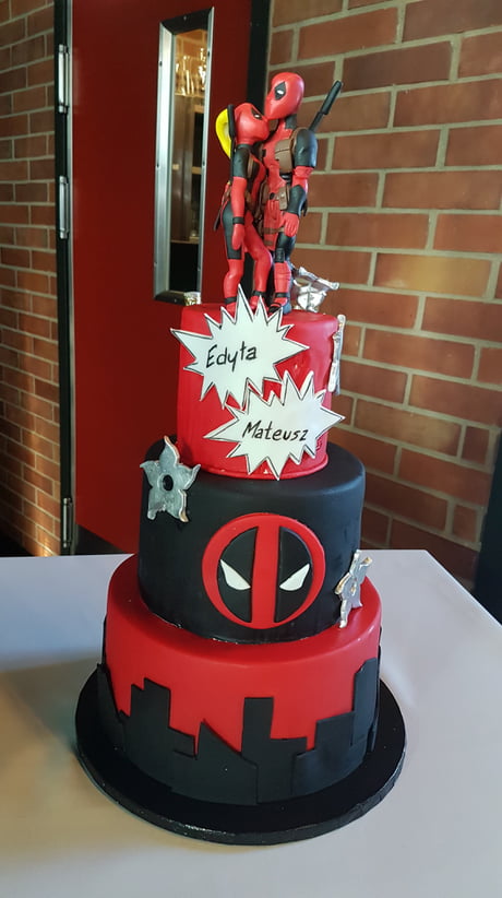 Deadpool - Decorated Cake by Pinar Aran - CakesDecor