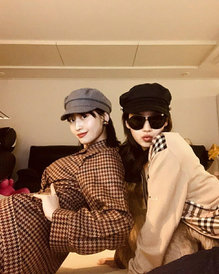 Photo : Momo and Sana