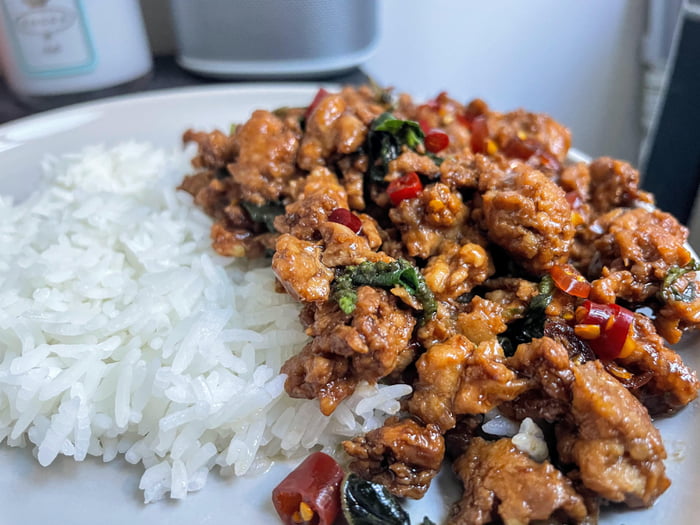 thai-basil-chicken-pad-kra-pao-gai-9gag