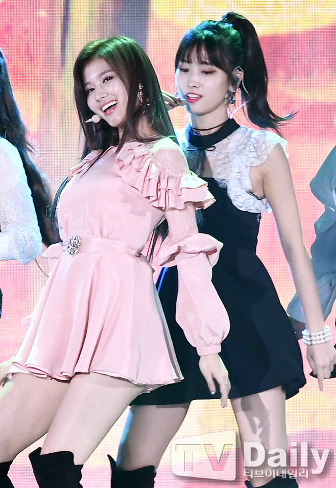 Photo : Sana & Momo