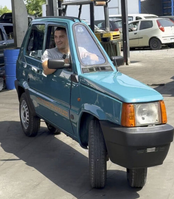 A mechanic in Italy has built the world's narrowest car. This has nothing to do with functionality. It had to do with engineering.