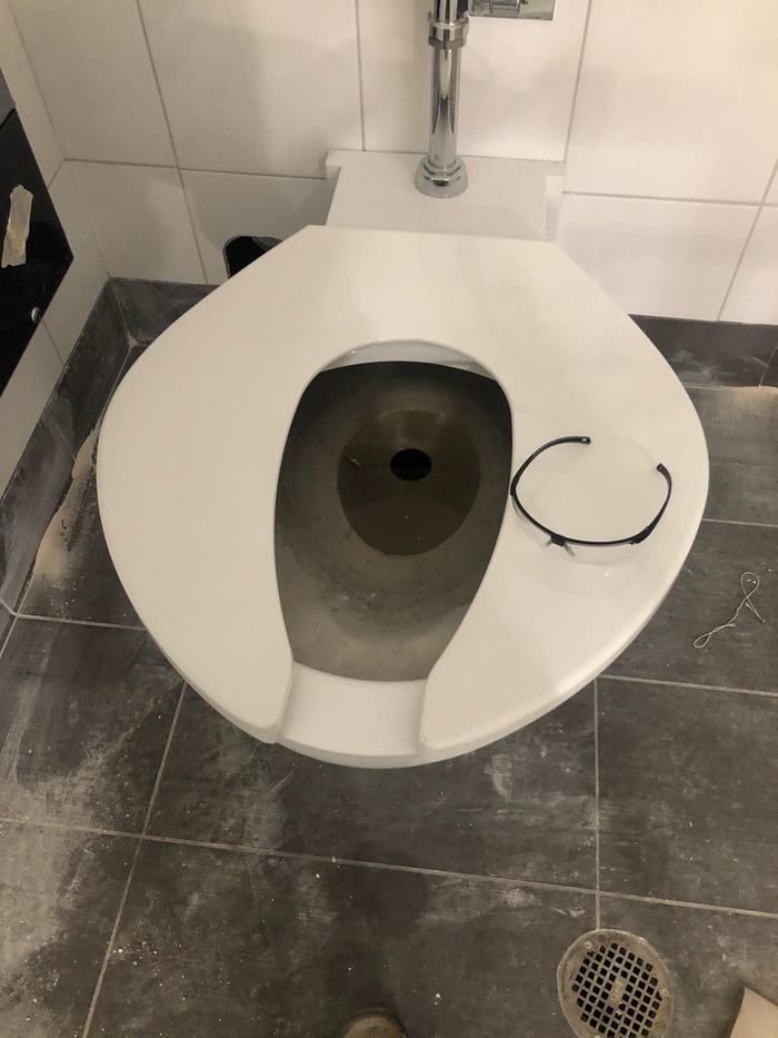 How big this toilet seat is. (Safety glasses for scale) 9GAG