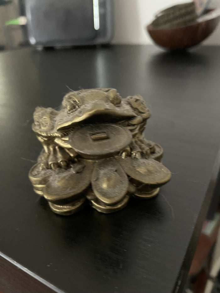 The Mighty Bronze Frog Of Fortune. Upvote for good luck! 9GAG