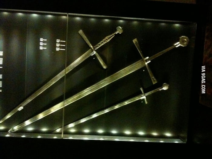 Oponent Hungarian greatswords which are only used to scare the oponent (the one ...