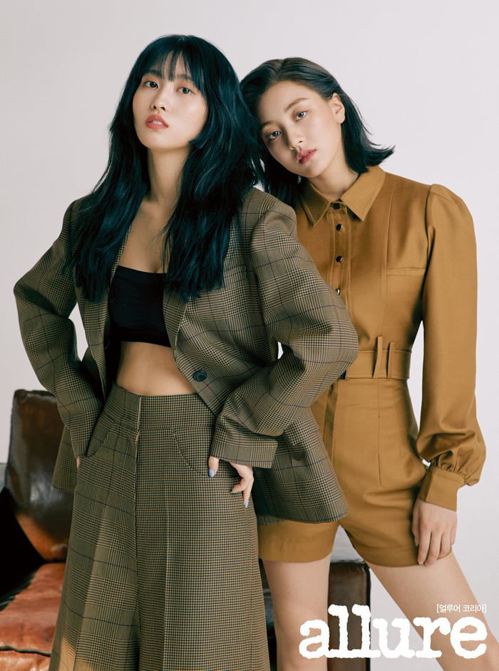 Photo : Momo and jihyo