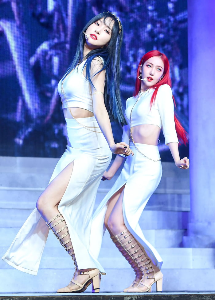 Photo : Gorgeous Yuju & SinB!