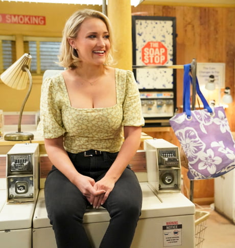 emily osment smoking cigarettes Emily Osment