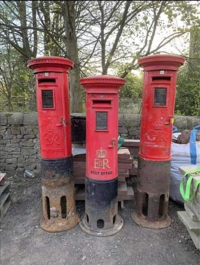 How far post boxes actually go into the ground 9GAG