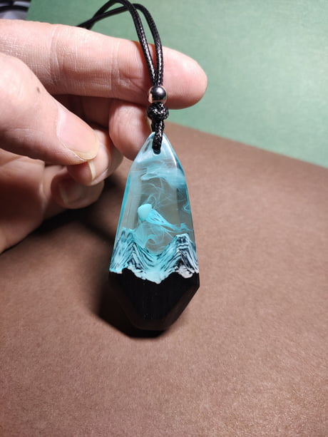 Jellyfish resin pendant - 9GAG
