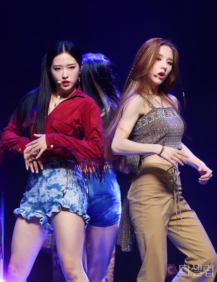 Photo : Olivia Hye & Heejin