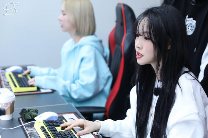 Photo : Gamers Yuju & Eunha!