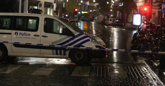 Two police officers stabbed near the Gare du Nord in Brussels: one dead and one injured, the assailant allegedly shouted "A... a...". The assailant was neutralized.
