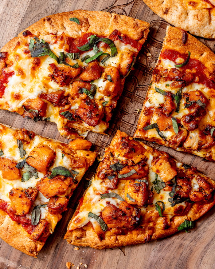 Flatbread pizza with garlicthyme chicken 9GAG