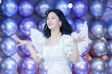 Photo : Jeongyeon - A literal angel