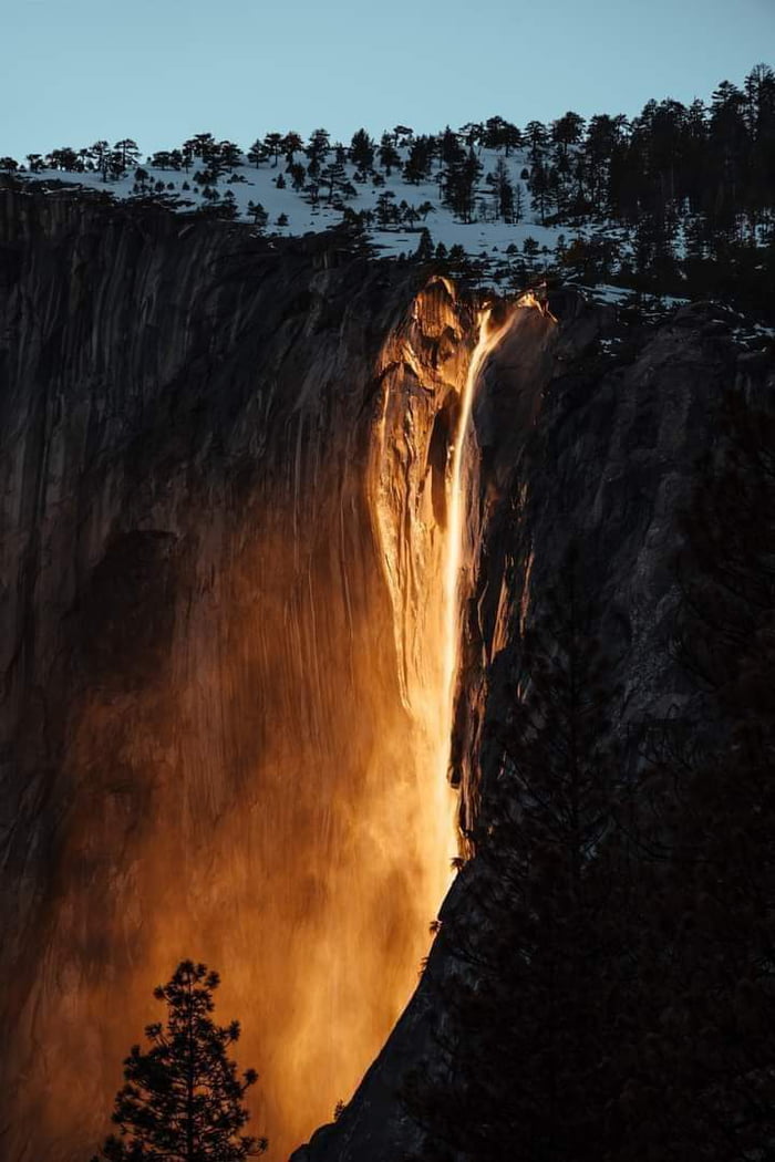 Incredible timelapse captures Yosemite 'Firefall' phenomenon in