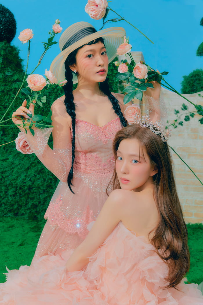 Photo : Yeri and Irene