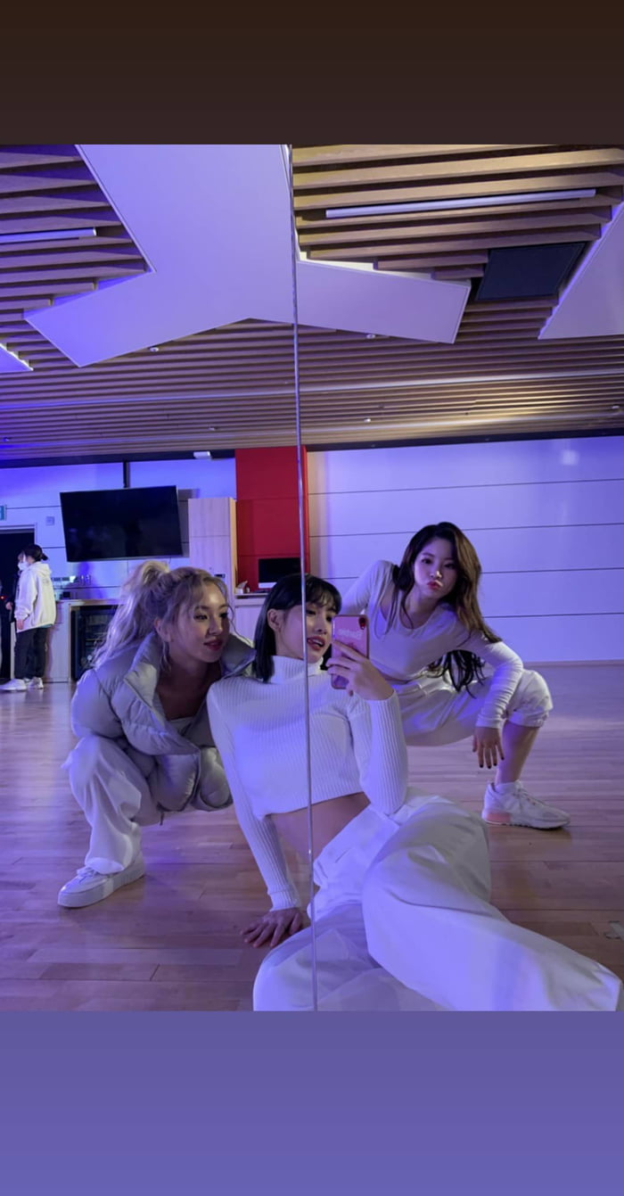 Photo : Chaeyoung, Momo & Dahyun