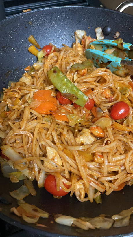 Improvised Mashup Of Japanese Yakisoba And P F Chang S Singapore Street Noodles Copycat 9gag