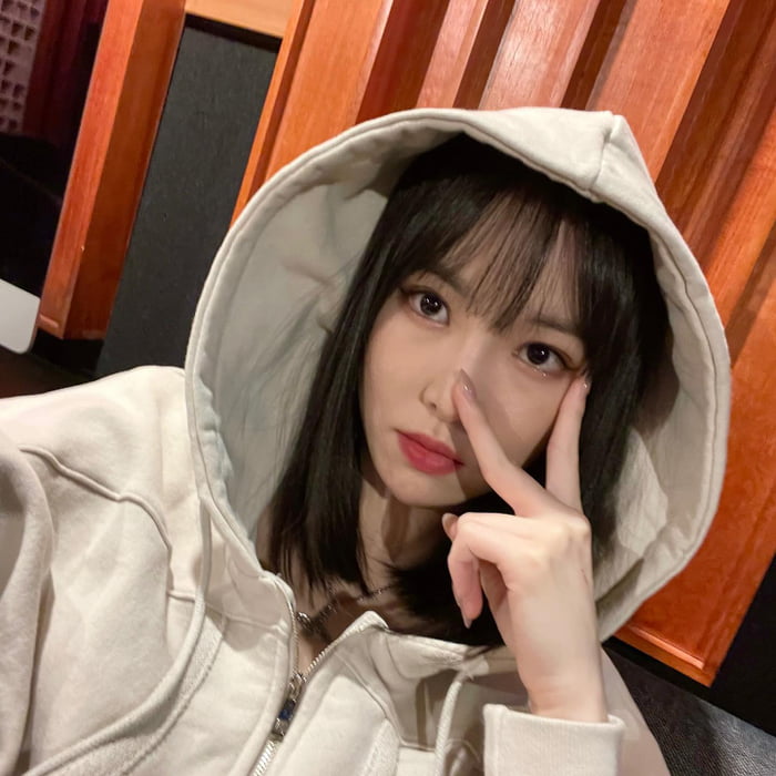 Photo : Yuju Instagram Update