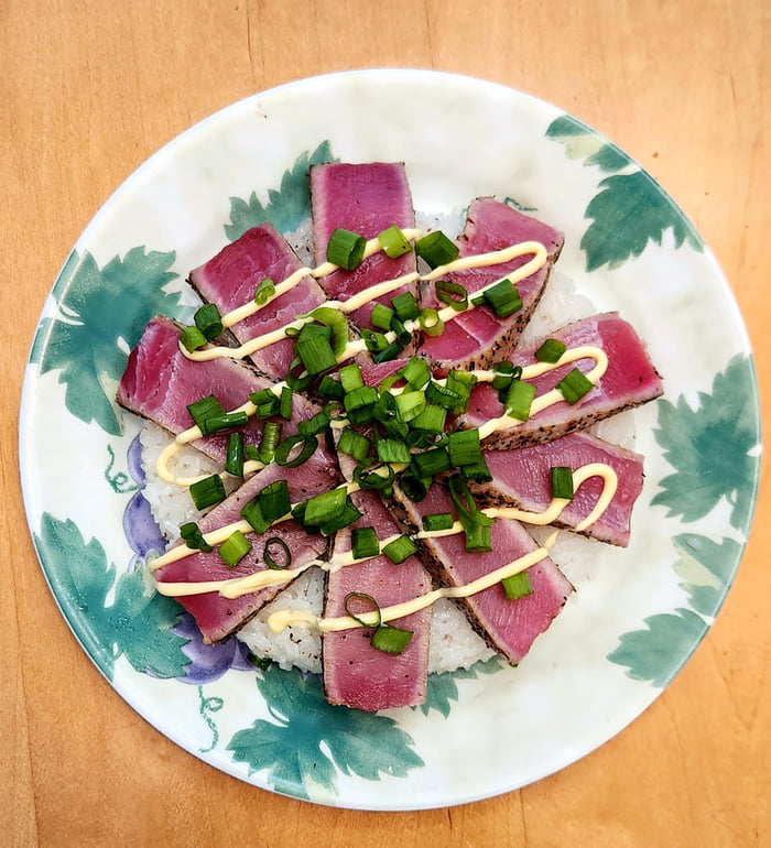 Seared ahi tuna over seasoned sushi rice 9GAG