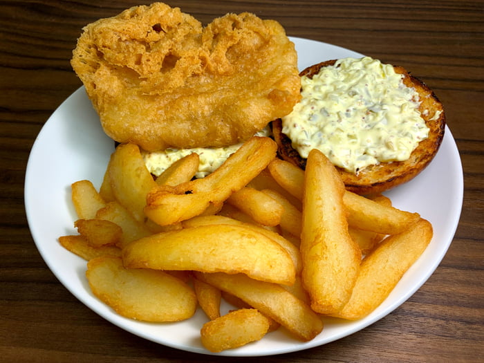 Beer/Vodka Battered Cod on a Toasted Potato Bun with Tartar Sauce and Crispy Chips 9GAG