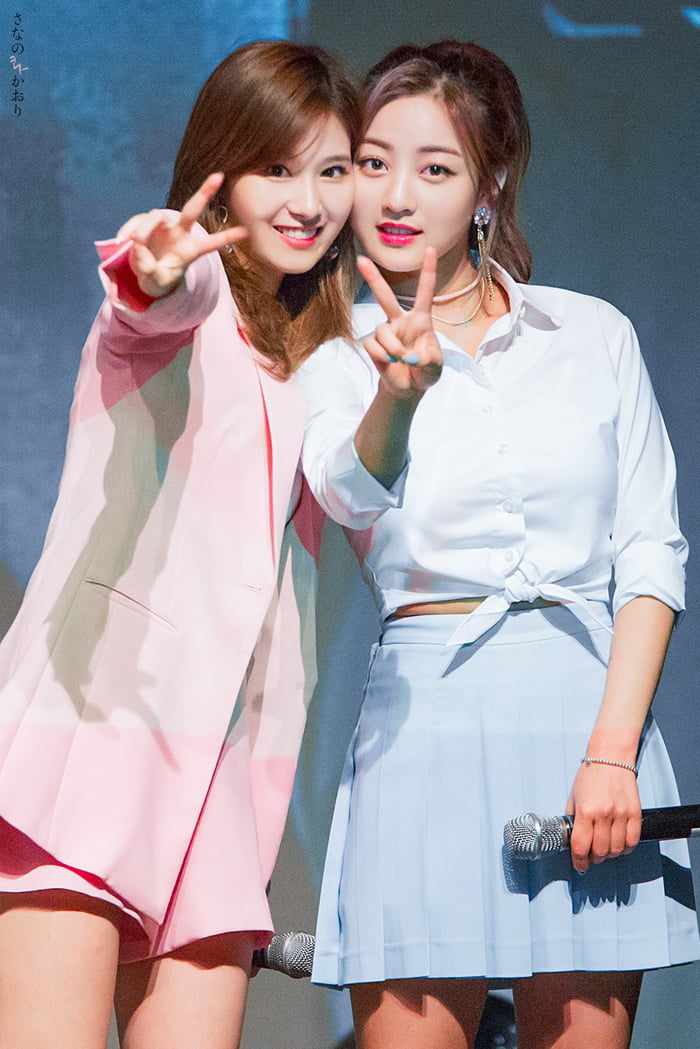 Photo : Sana & Jihyo V