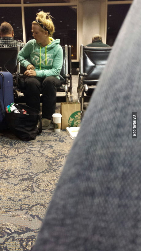 Someone purchased the white girl start up kit crossfit hoodie, yoga pants,  uggs, and starbucks - 9GAG