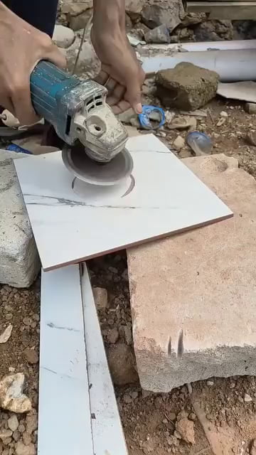 How to make a hole at tiles