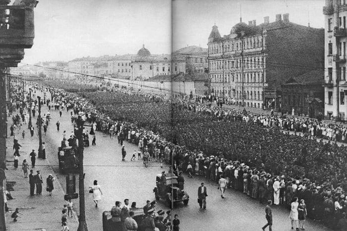 The parade of the German POWs in Moscow in 1944. Not many would return ...