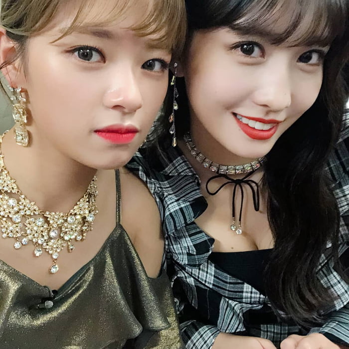 Photo : Jeongyeon & Momo