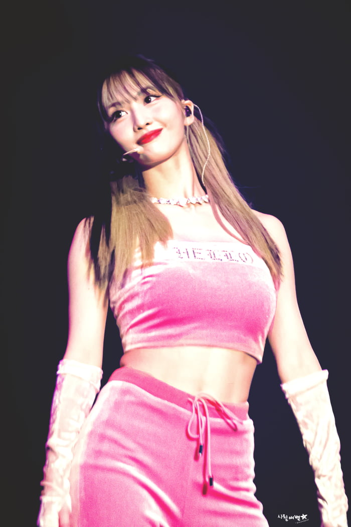 Photo : Stunning Momo