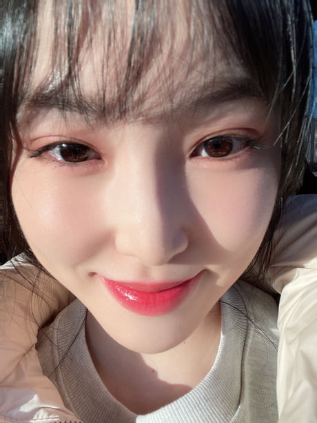 Yuju Selcas In The Car Vlive Chat