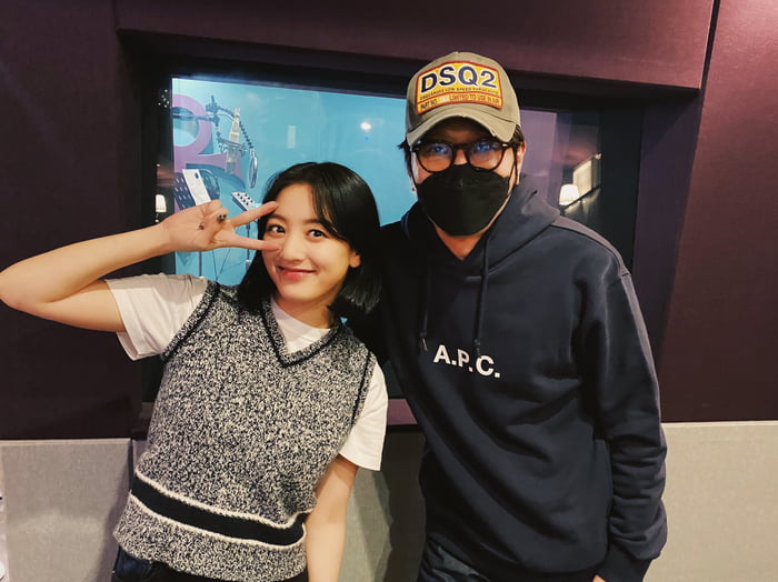 Photo : Junemujik Twitter Update: Jihyo Photo with 'Stardust Love Song' OST Songwriter Yoon Young Jun