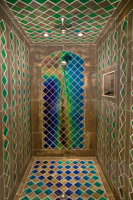 Shower with heat sensitive tiles