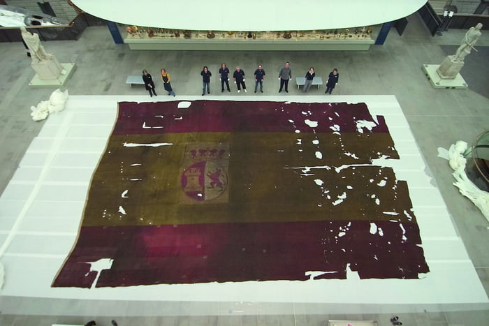 The size of this flag flown on a spanish ship at the battle of Trafalgar (1805)