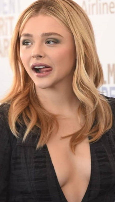 Chloë Grace Moretz - 9GAG