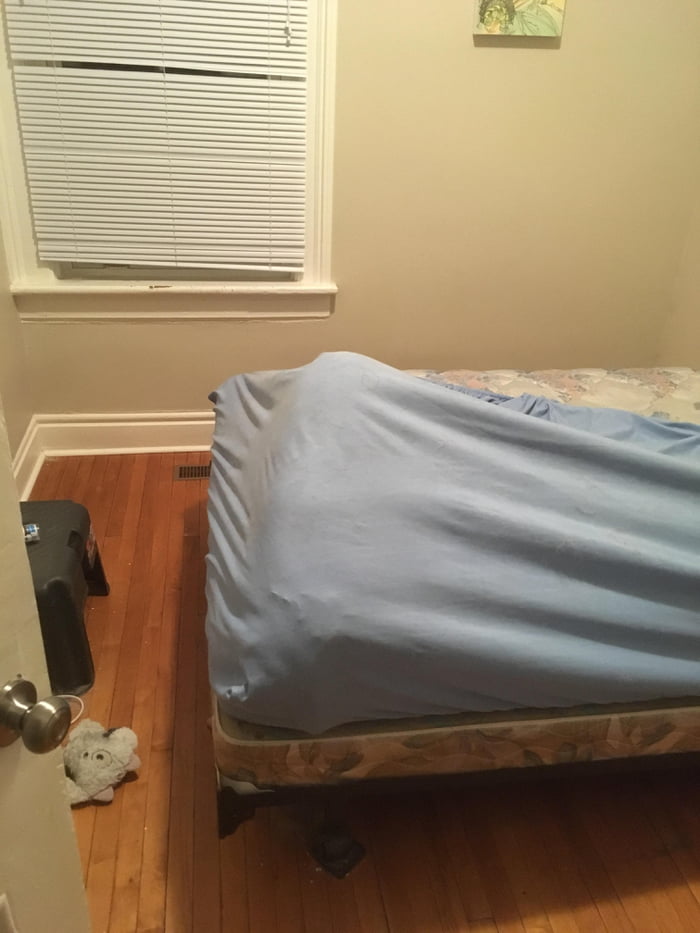 Am stuck in bed, send halp