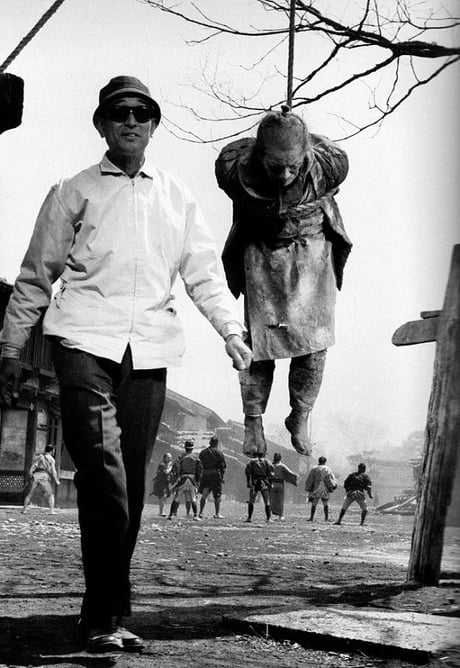 Director Akira Kurosawa and actor Eijirō Tōno on the set of Yojimbo, 1961 .  - 9GAG